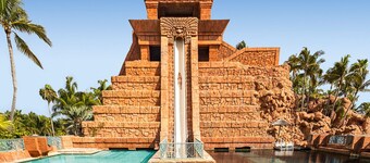 Steps to Atlantis Resort & Cabbage Beach!  Your Tropical Paradise Awaits!