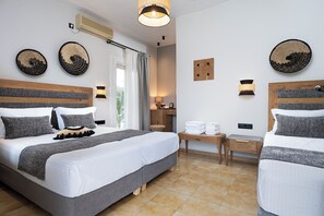 Iron/ironing board, WiFi, bed sheets - Semiramis Hotel  Deluxe Triple Room (Adamantas)