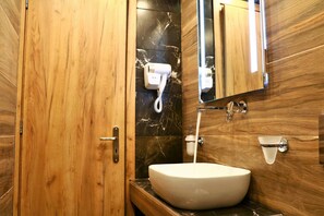 تجهيزات دش، مجففات شعر، مناشف، صابون