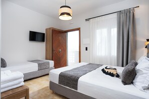 Iron/ironing board, WiFi, bed sheets - Semiramis Hotel  Deluxe Triple Room (Adamantas)