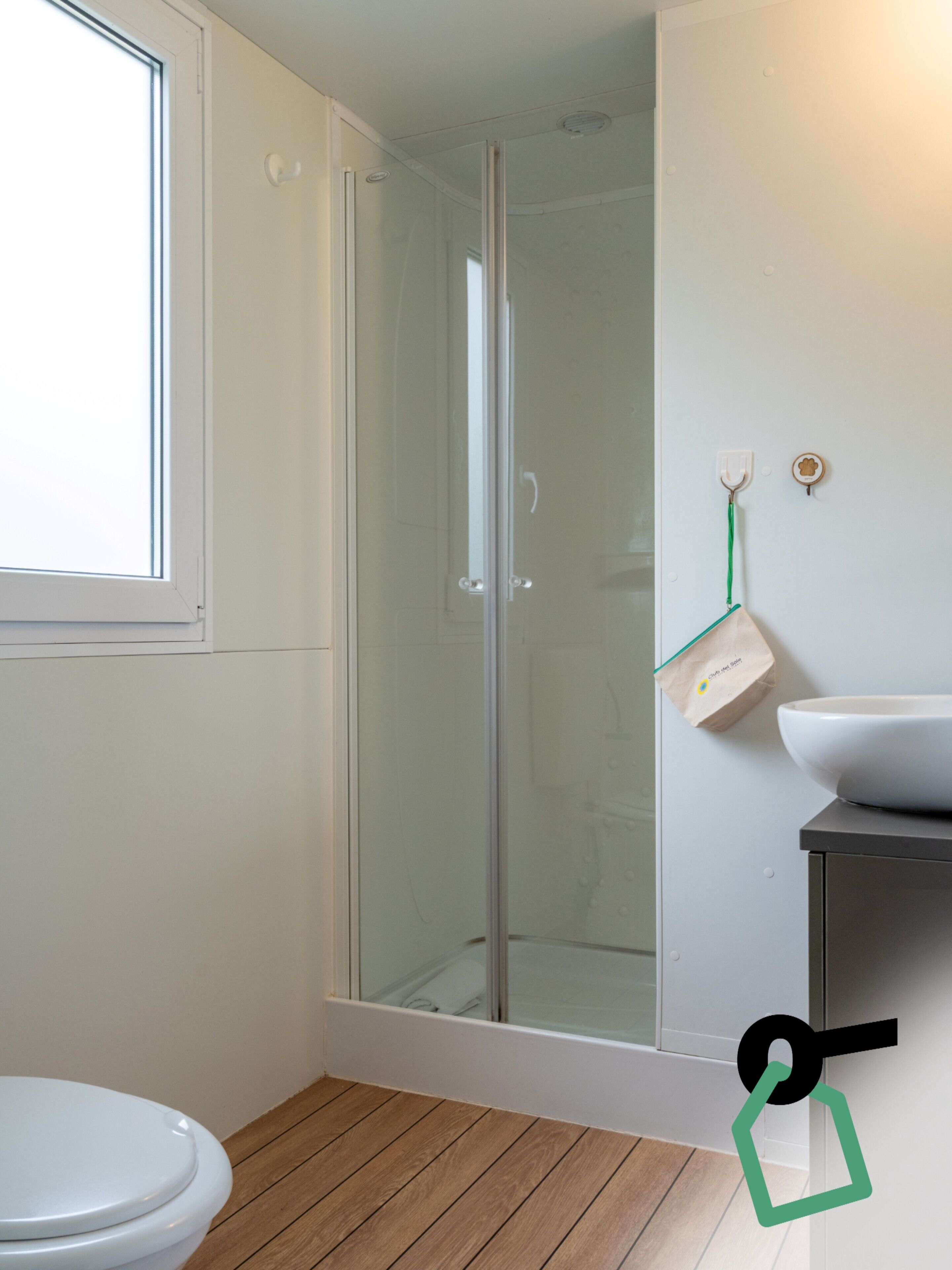 Standard Mobile Home | Bathroom