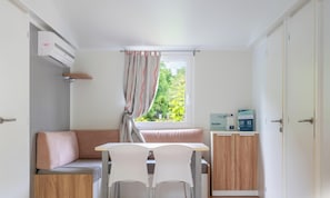 Standard Mobile Home | Private kitchen | Fridge, stovetop, cookware/dishes/utensils - Hotiday Lago di Levico (Levico Terme)