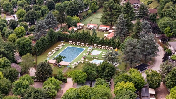 Sesongbasert utendørsbasseng