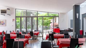Colazione a buffet inclusa, servita tutte le mattine