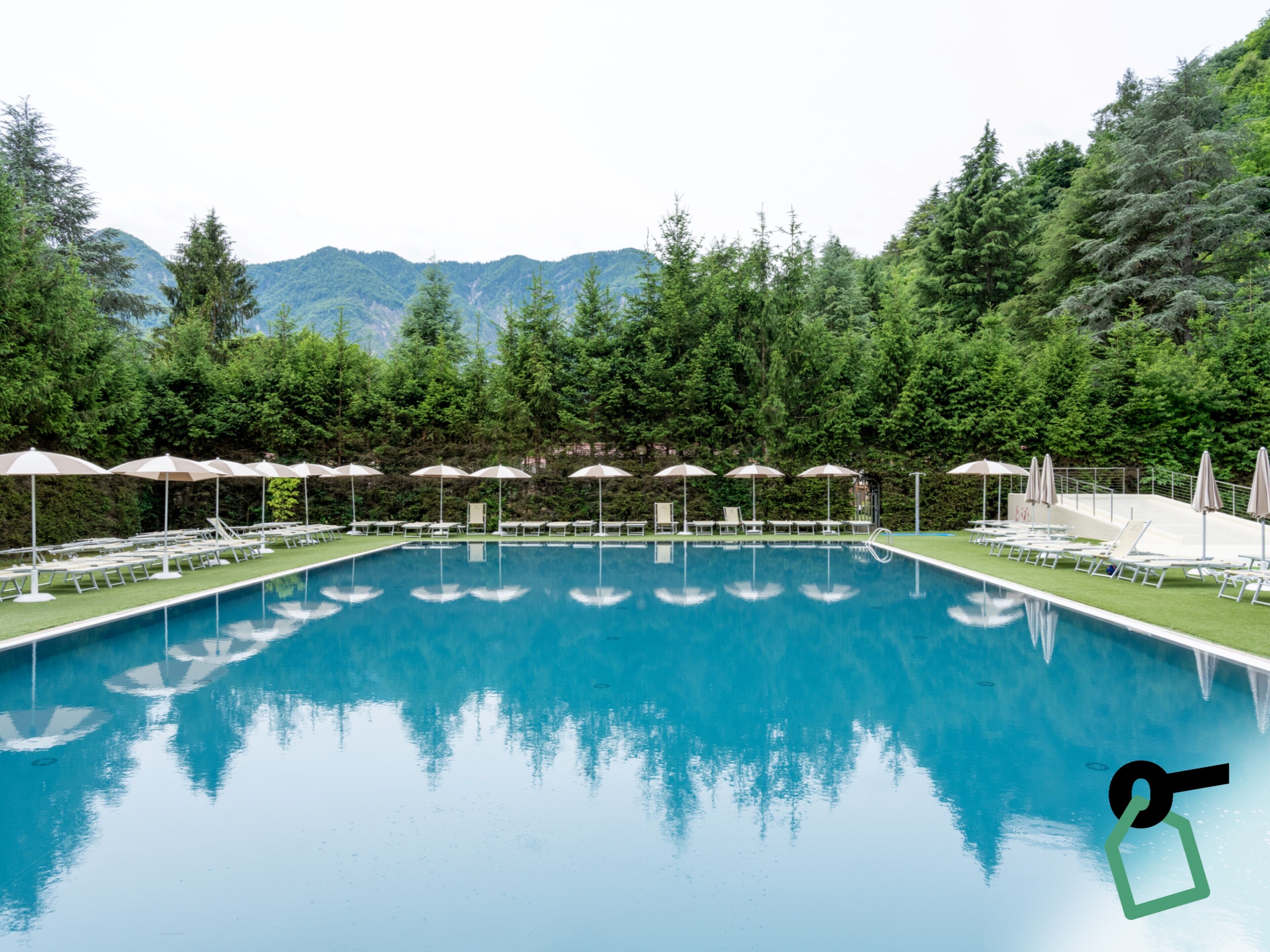 Piscine extérieure (ouverte en saison)