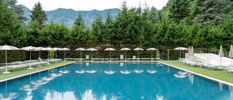 Seasonal outdoor pool