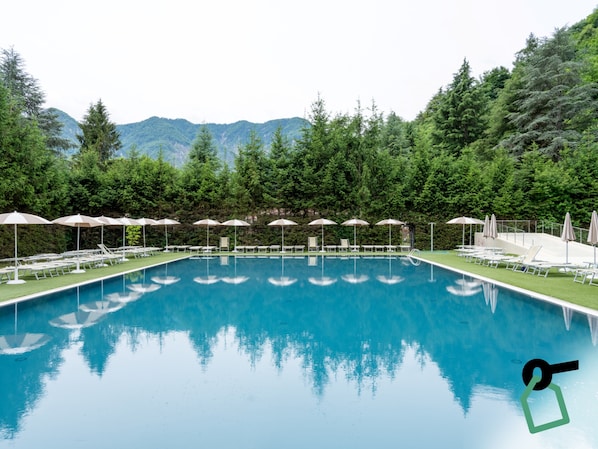 Seasonal outdoor pool