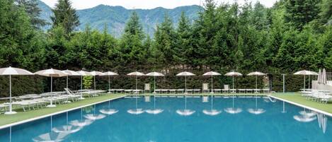 Seasonal outdoor pool