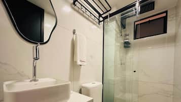 Basic Studio | Bathroom