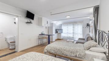 Iron/ironing board, WiFi, bed sheets, wheelchair access