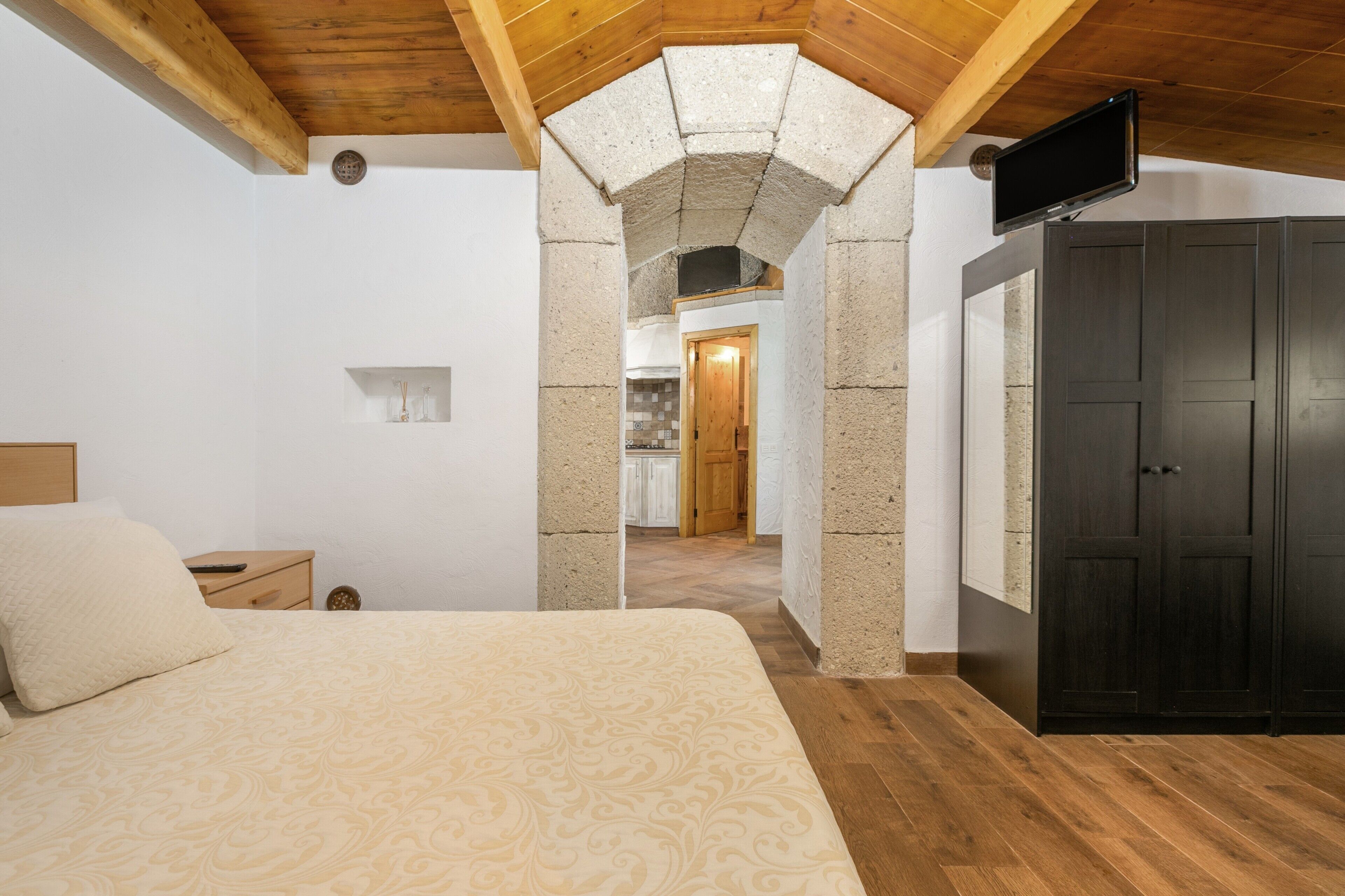 1 habitación, tabla de planchar con plancha y wifi 