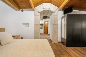 1 camera, ferro/asse da stiro, Wi-Fi