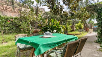 屋外ダイニングエリア