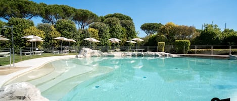 Seasonal outdoor pool