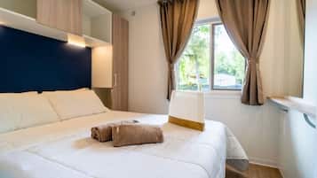 Bungalow Superior, patio | Culle/letti per bambini (a pagamento), lenzuola