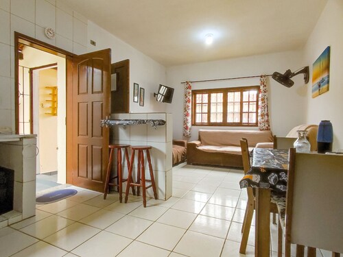Cozy house in Balneário Jussara, Mongaguá. Just 600m from the beach. Pets allowed.