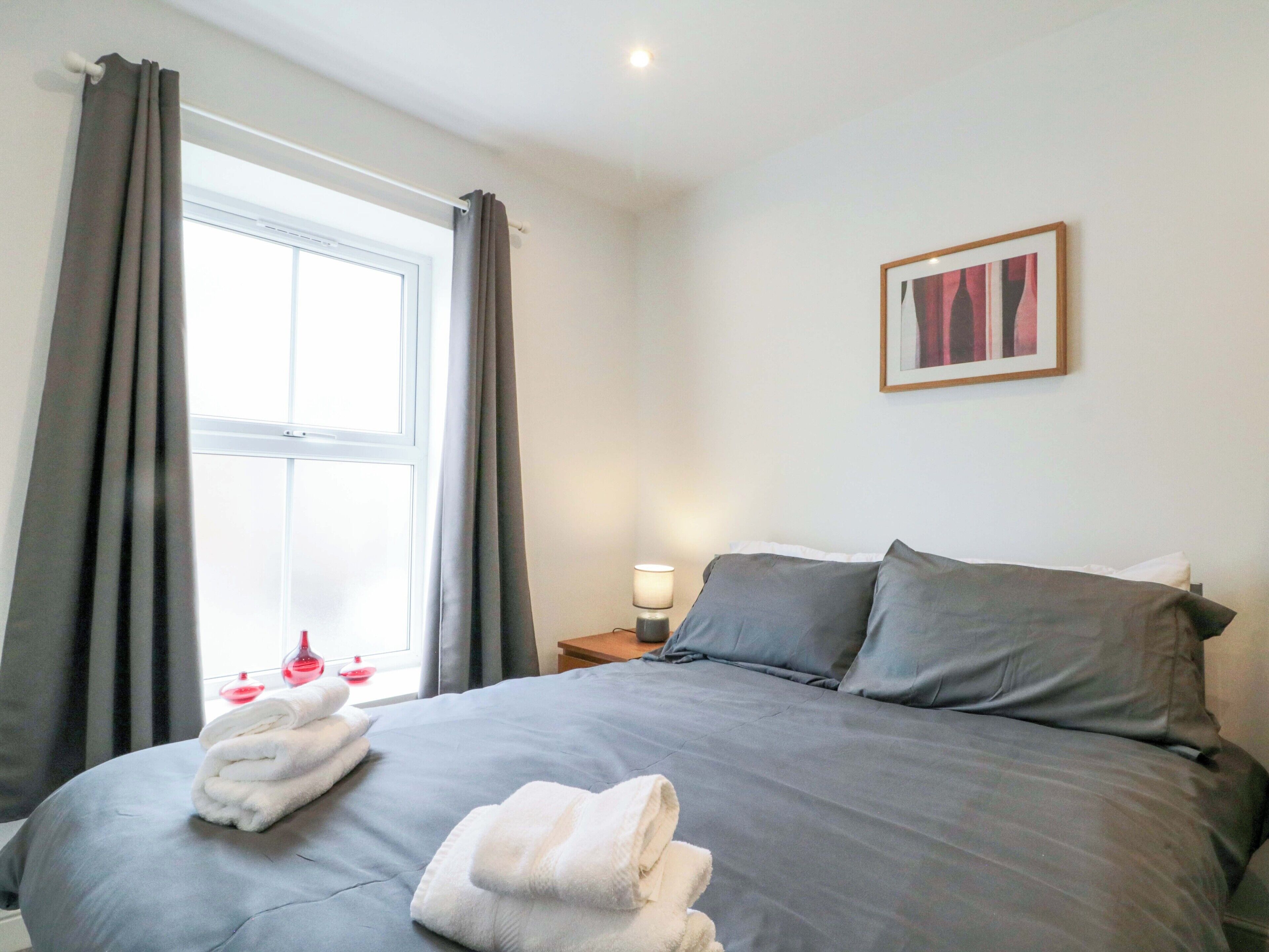 3 عدّة غرف نوم وبديكورات فريدة لكل غرفة وطراز فريد لكل وحدة