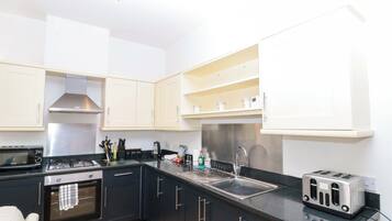 Cottage | Private kitchen | Cookware/dishes/utensils