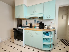 Microwave, oven, stovetop, dishwasher - The Cozy Corner in central Casper (Casper)