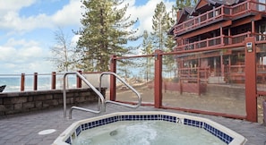 Tina de hidromasaje al aire libre