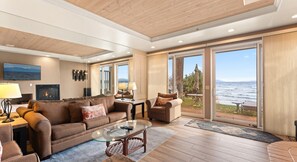 TV, fireplace, books - Sweetbriar Lakeside Townhouse – 3BR / 2.5BA (Kings Beach)