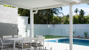 Outdoor dining - Bay Pool Retreat - A stylish coastal home with luxury furnishings and swimming pool (Nelson Bay)