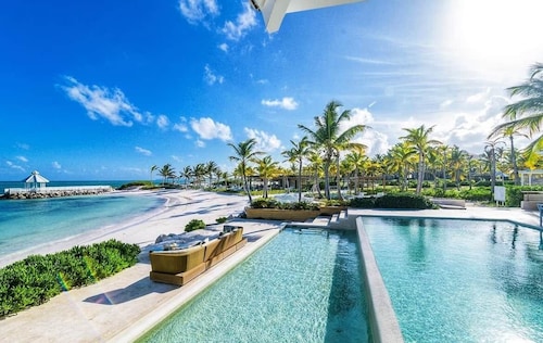 Bright & Stylish Beach Condo in Cap Cana