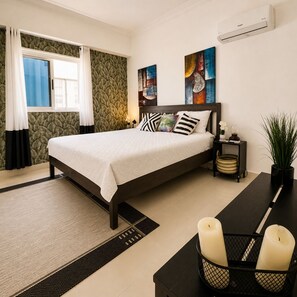 1 bedroom, iron/ironing board, WiFi - Central location Close to Ocean King Bed (Santo Domingo)