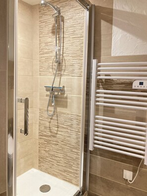 Hair dryer, soap, toilet paper - La Lauze Ascou (Ascou)