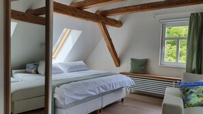 1 bedroom, free WiFi, bed sheets