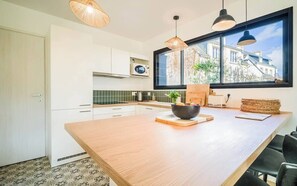 Fridge, microwave, oven, stovetop - Belle maison moderne proche plages & bourg (Carnac)