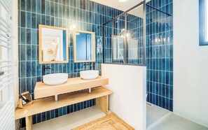 Shower, hair dryer - Belle maison moderne proche plages & bourg (Carnac)