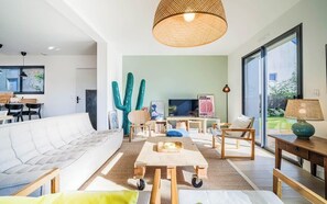 TV, books - Belle maison moderne proche plages & bourg (Carnac)