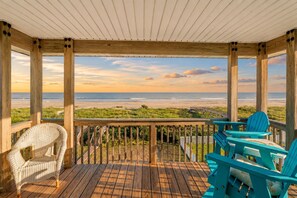 Property grounds - Beachfront | 4BR | Wide Decks | Sleeps 14 (Galveston)