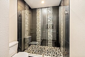 Håndklæder, Sæbe, Shampoo, Toiletpapir