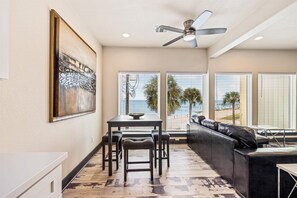Interior - Texas Sun - Waterfront & Dog-Friendly (Bacliff)