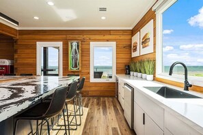 Fridge, microwave, oven, stovetop - New Constructed Beach Home | Hot Tub & Volleyball (Crystal Beach)