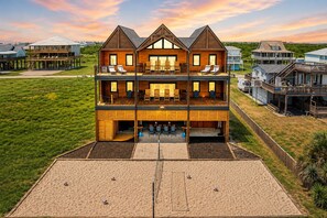 Exterior - New Constructed Beach Home | Hot Tub & Volleyball (Crystal Beach)