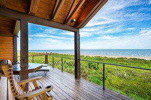 Property grounds - New Constructed Beach Home | Hot Tub & Volleyball (Crystal Beach)