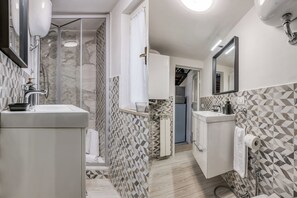 Apartment, 2 Bedrooms | Bathroom amenities - Atrhome - Canova Urban Space (Rome)