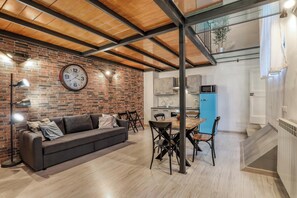 Apartamento, 2 habitaciones | Comedor