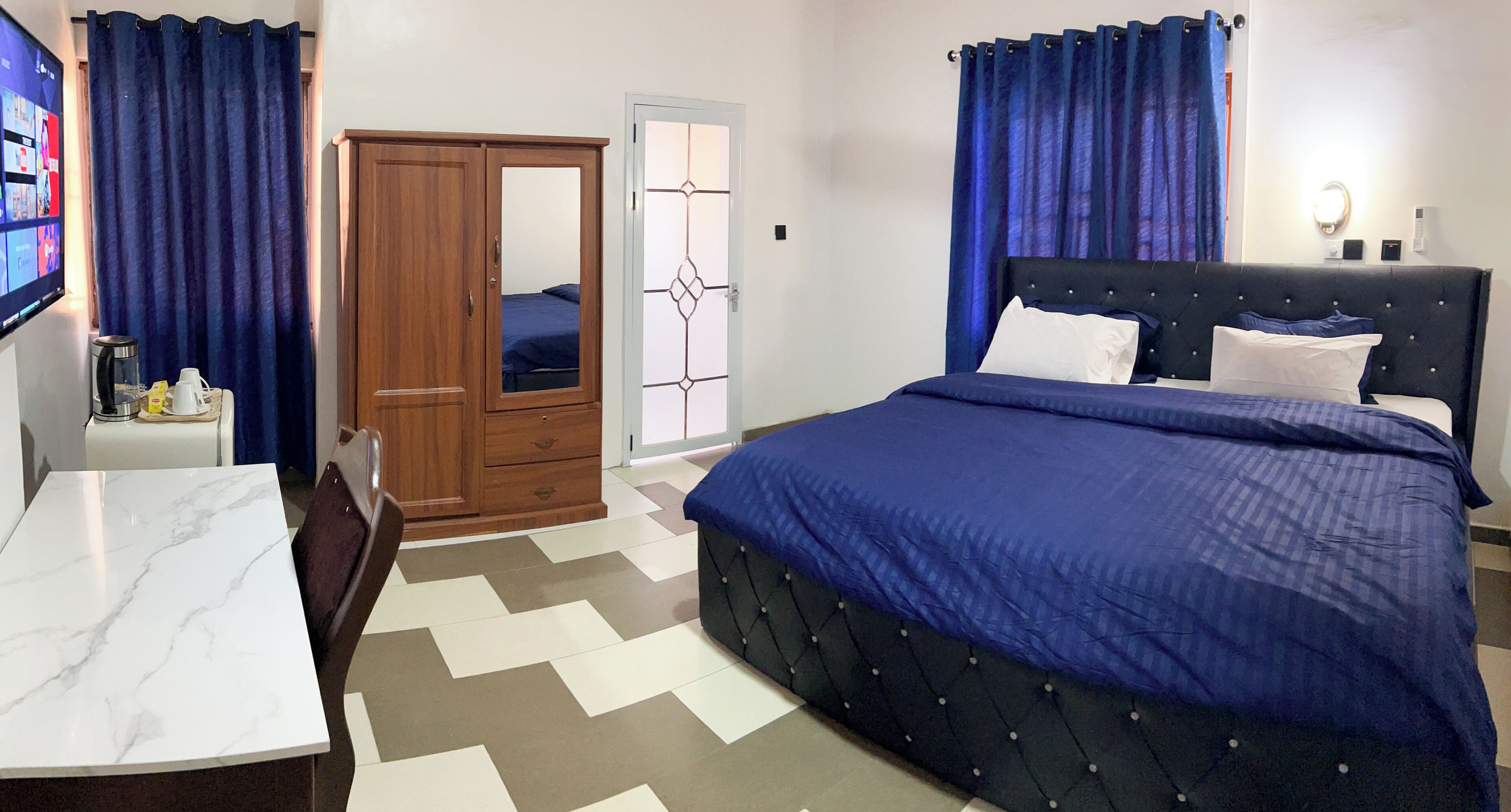 Executive Room | Iron/ironing board, free WiFi