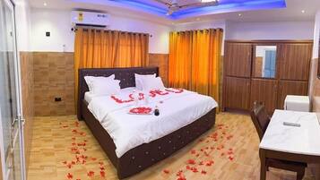 Iron/ironing board, free WiFi