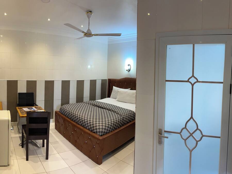 Standard Room | Iron/ironing board, free WiFi