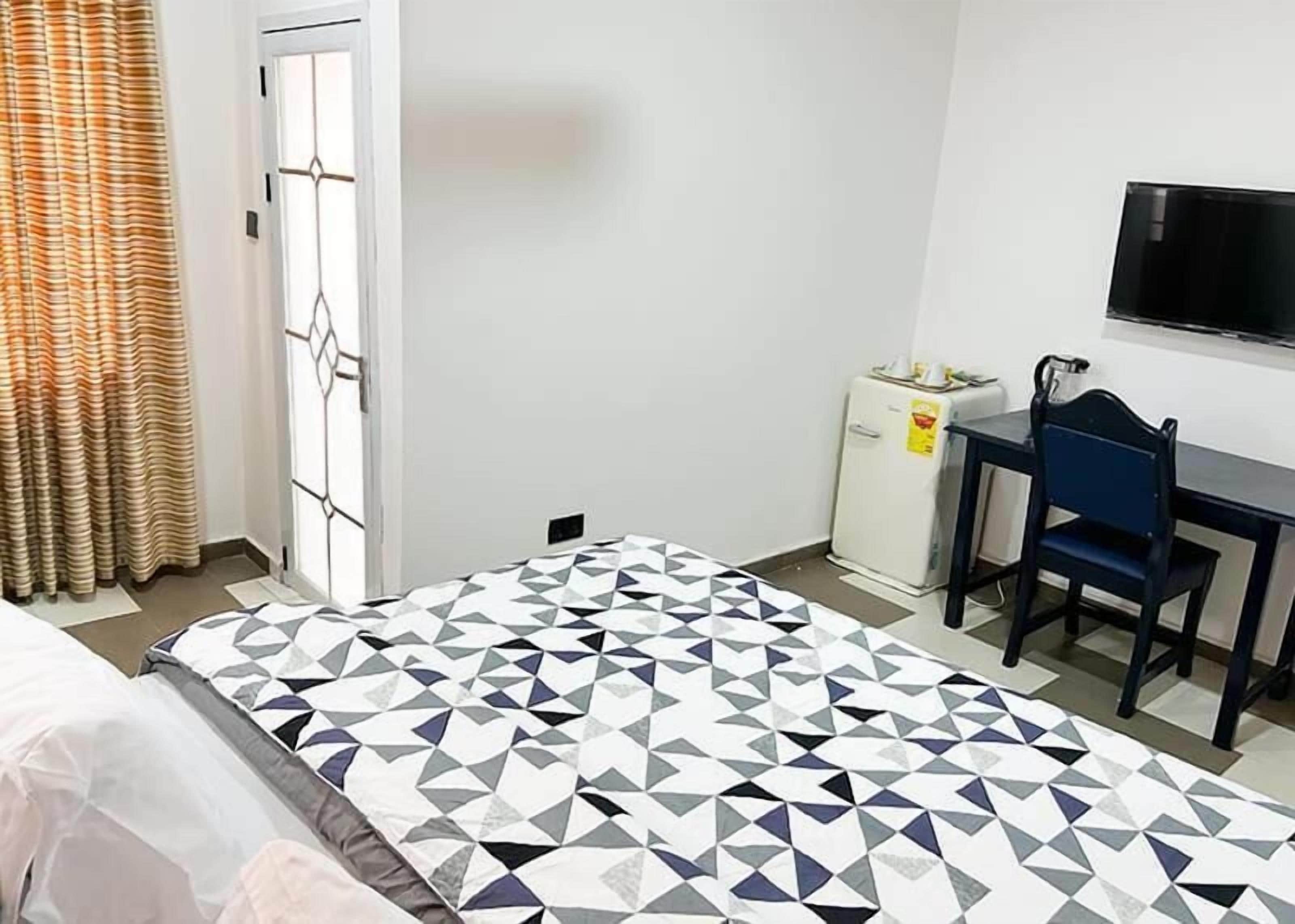 Iron/ironing board, free WiFi