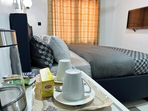Quarto luxo | Ferros/tábuas de passar roupa, Wi-Fi de cortesia