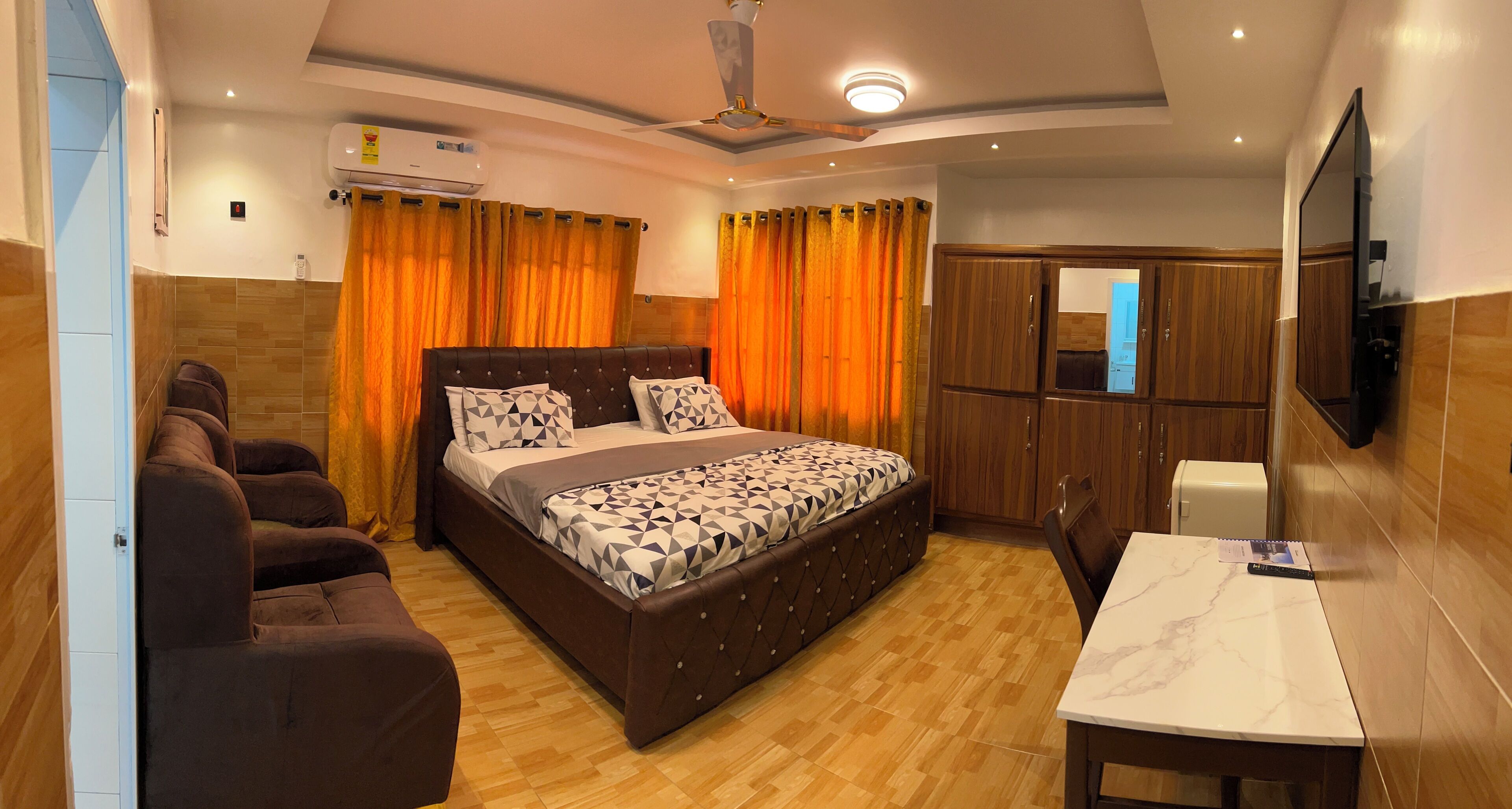 Bügeleisen/Bügelbrett, kostenloses WLAN