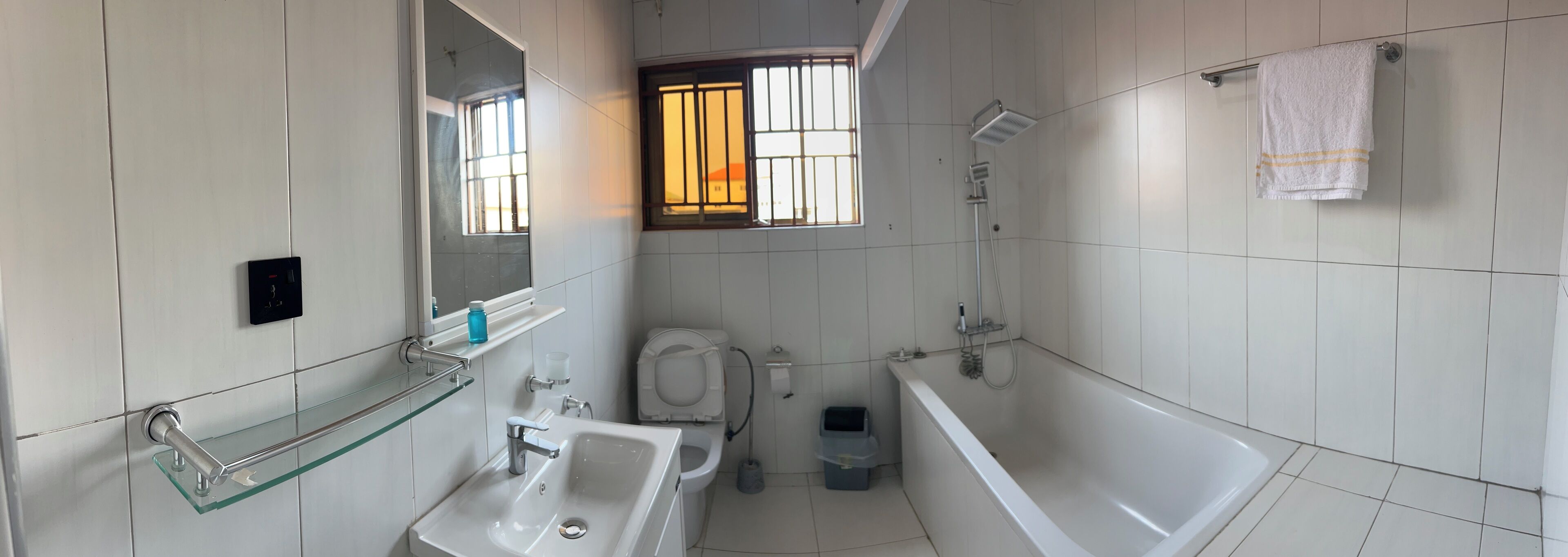 슬리퍼, 비누, 화장지