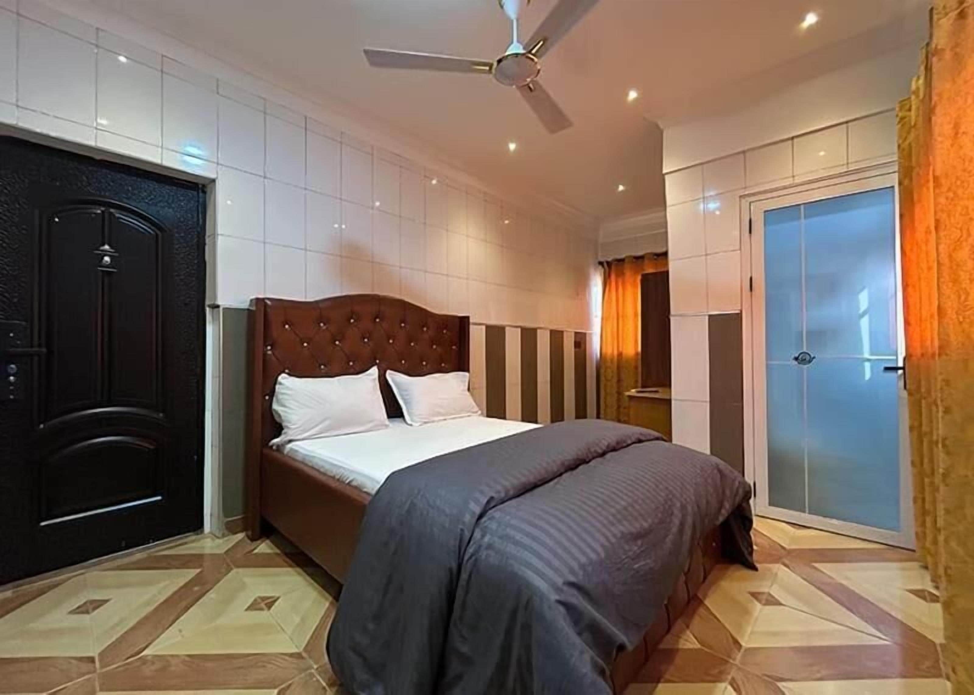 Bügeleisen/Bügelbrett, kostenloses WLAN