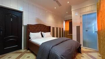 Iron/ironing board, free WiFi